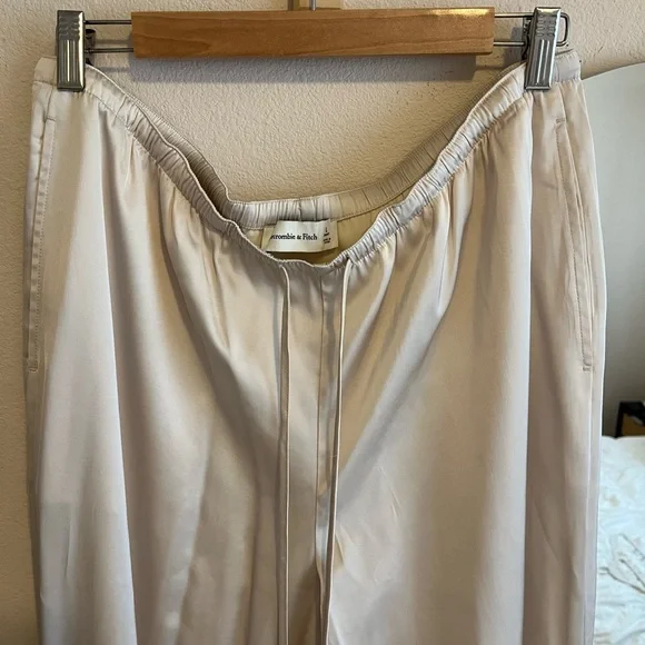 Abercrombie & Fitch Cream Wide Leg Pants - Picture 2 of 6